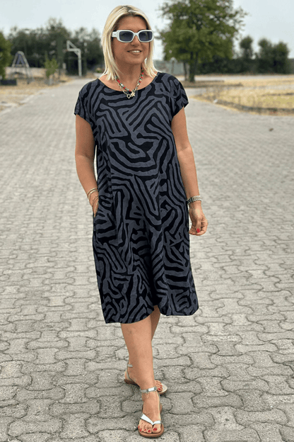 Naila – Rayon-Midikleid mit Zebramuster und Rundhalsausschnitt