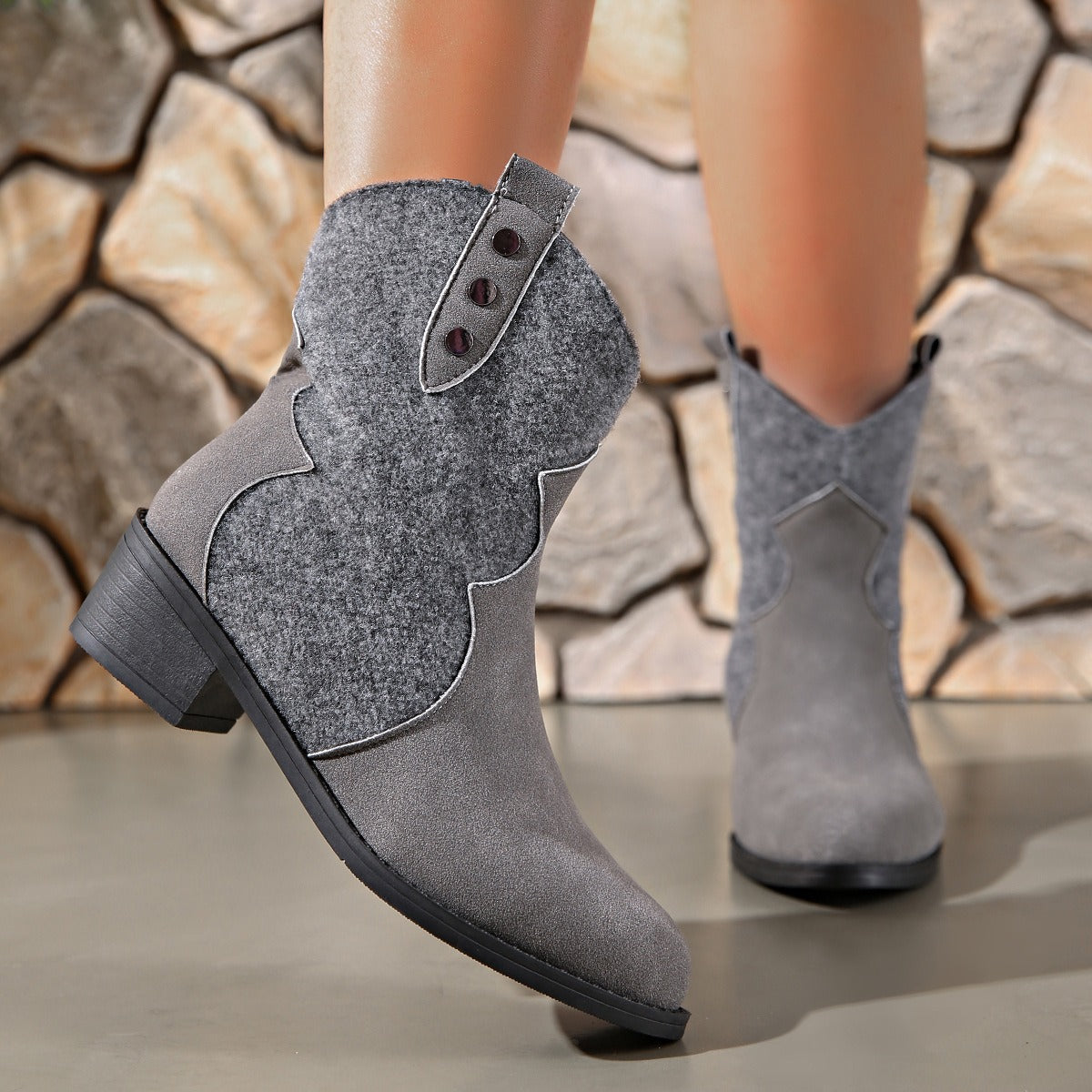 Alba® | Wildlederstiefel mit spitzer Zehenpartie und Blockabsatz